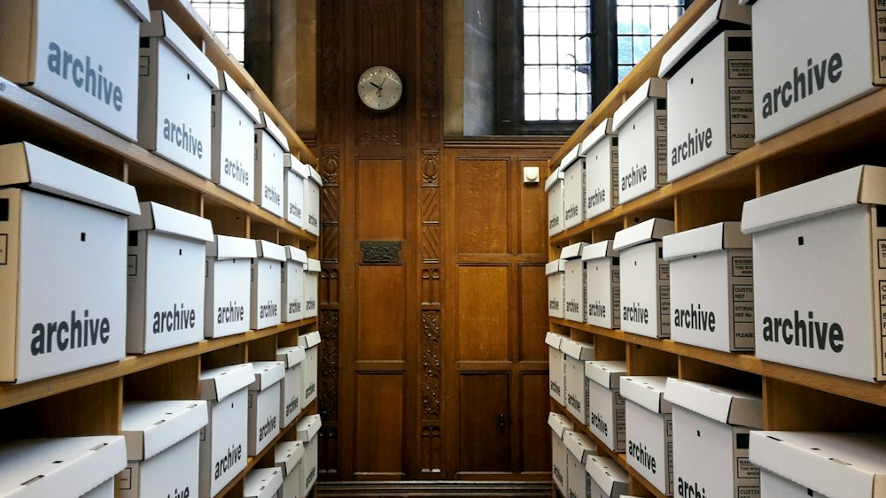 Cajas de archivo y mobiliario de oficina para retirar